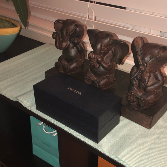 Prada sunglasses comes as it was purchased - Picture 2 of 8